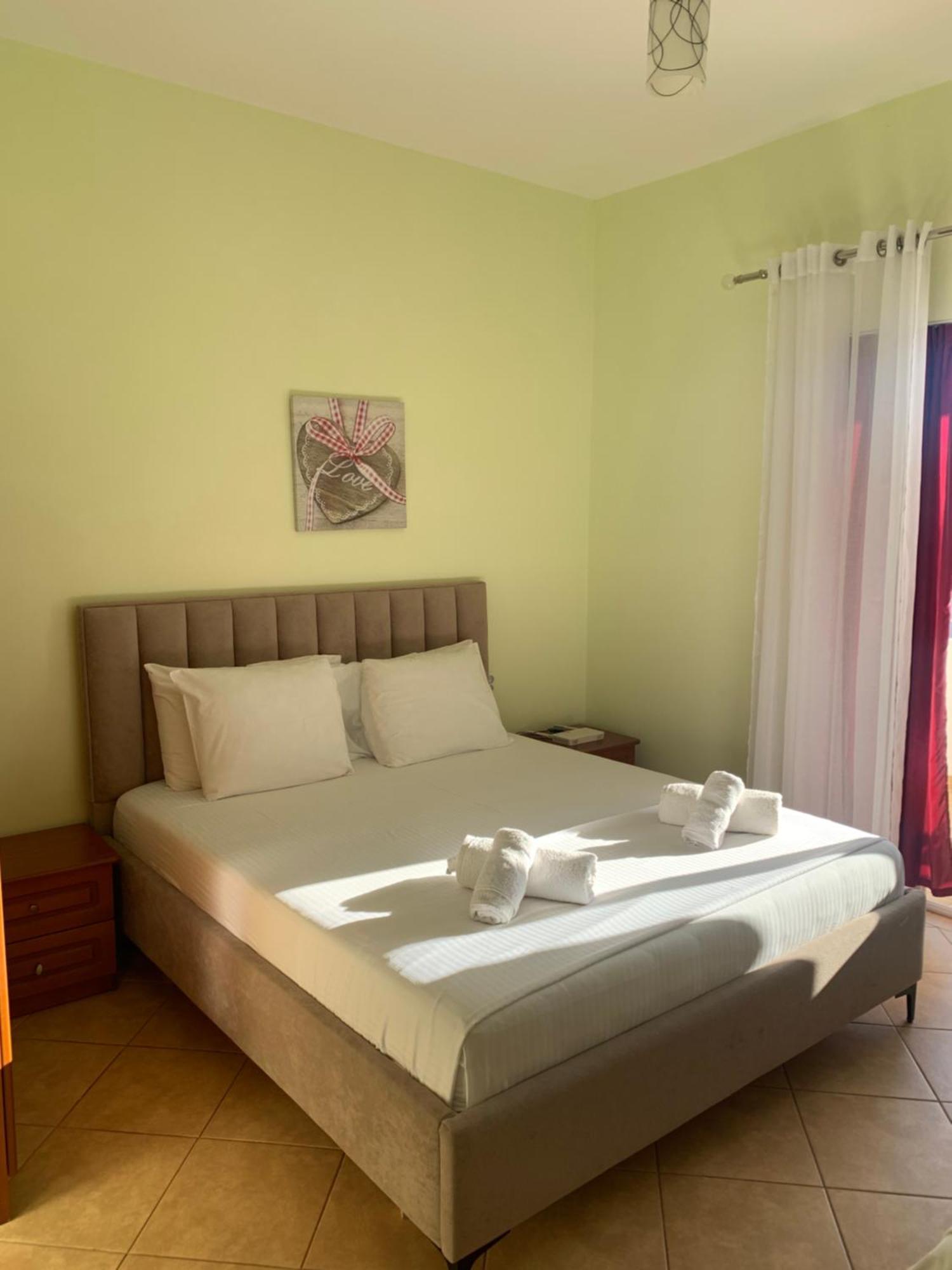 Guest - Sea Breeze Apartments Sarandë Exterior foto